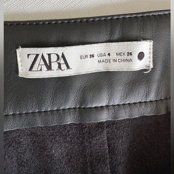 Zara Black Leather Straight Leg Pants w/ Zipper Detail (Creates Flare) Size US 4 - Picture 5 of 9